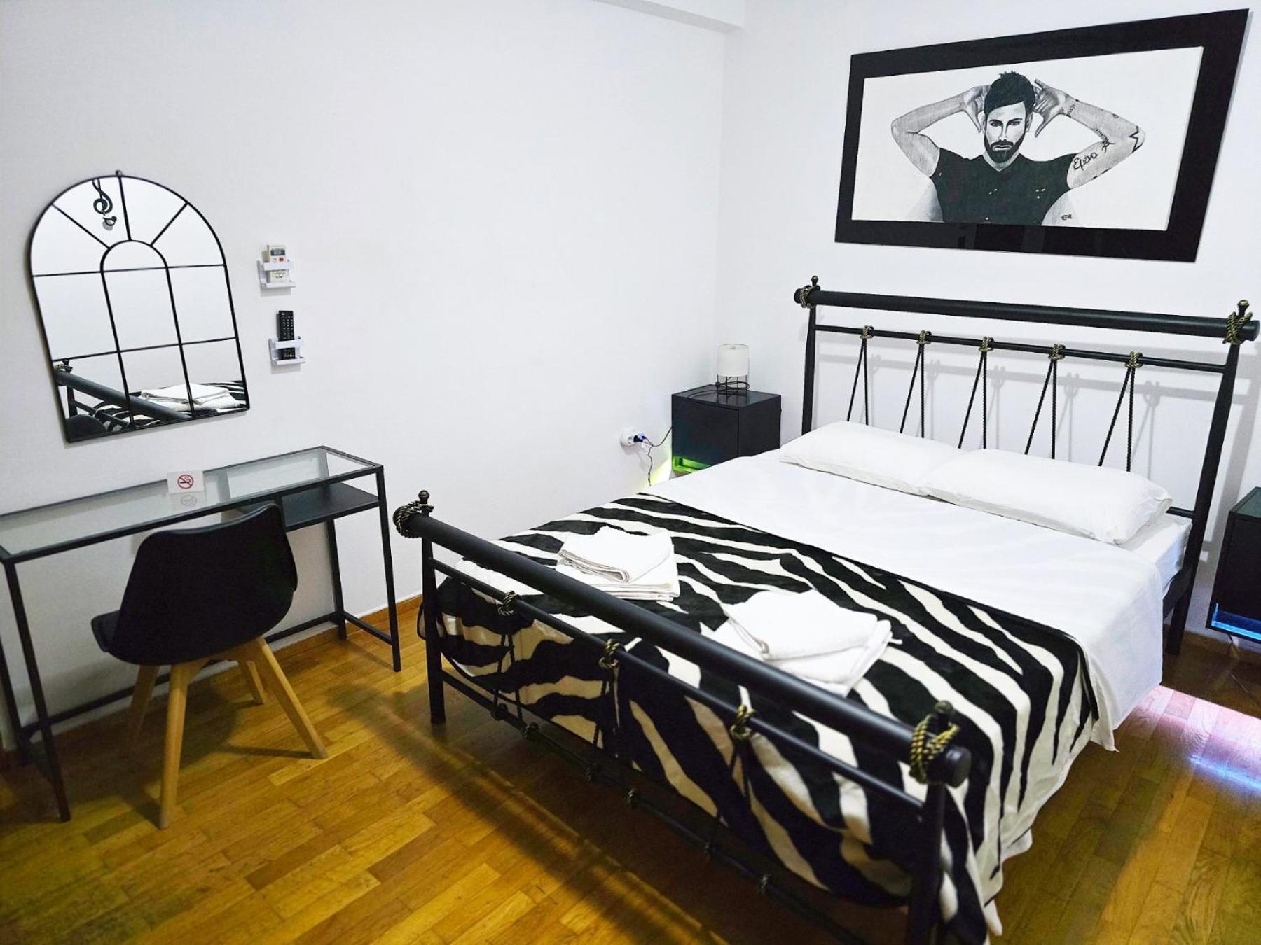 Nicko'S Room Piraeus Bagian luar foto